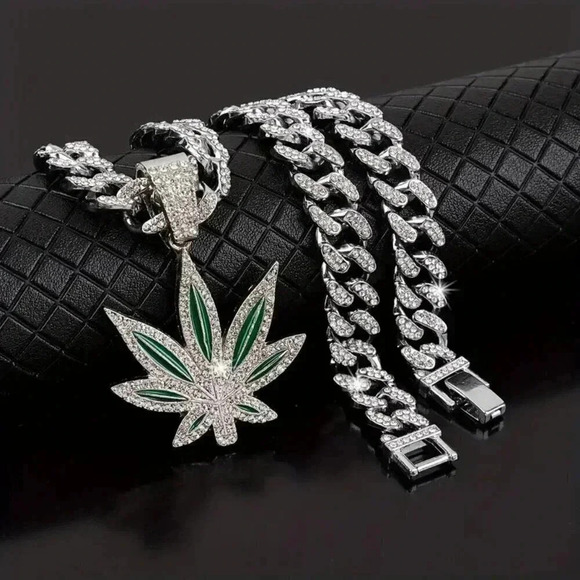 Rhinestone Leaf Pendant Necklace (Color: Gold or Silvery) - Picture 2 of 8